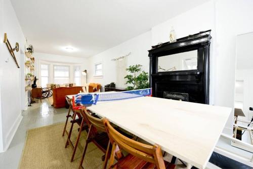 Detroit 5-Bedroom, Near Museums & Ping Pong in Detroit, USA