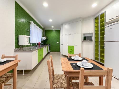 ห้องครัว, Maraka 26 Piscina AC 1 suíte 50m da Praia Churrasqueira (Maraka 26 Piscina AC 1 suite 50m da Praia Churrasqueira) in ตอร์ตูกา