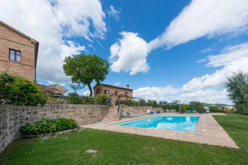 Dreamy Brick Villa With Unbelievable View And A Pool gîte à louer San Martino