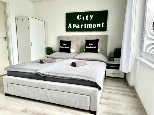 1 queen bed, 1 twin bed