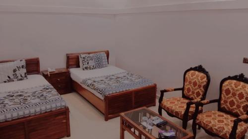 2 twin beds