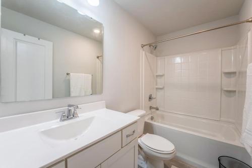 Uptown Charlotte Stay 3B 2B King Bed sleeps 8 in Charlotte, USA