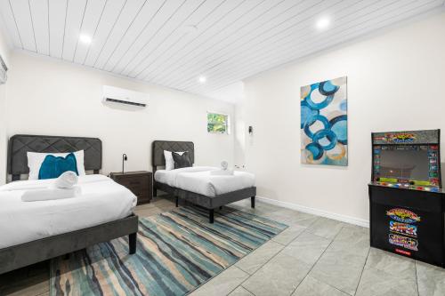 3BR Mini Oasis - Pool, Game Lounge and Near Beaches in Fort Lauderdale, USA