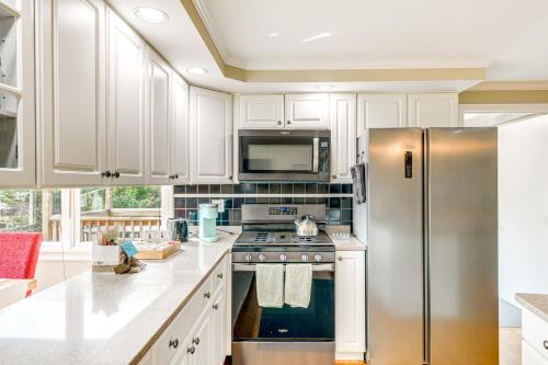 Walkable Main Street Retreat! Apt in Clarence in 克拉倫斯