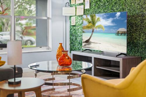 3BR Mini Oasis - Pool, Game Lounge and Near Beaches in Fort Lauderdale, USA