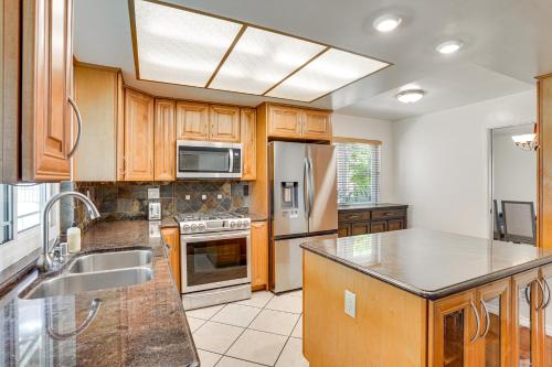 Huntington Beach Home Fire Pit, Grill and More! in Goldenwest