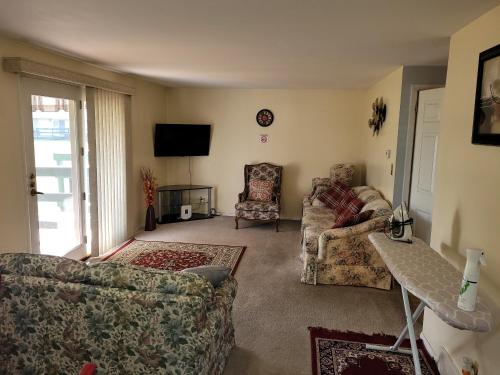 charming 3 bedrooms, 2 full baths, vacation home in Niagara Falls, USA