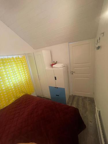 Cozy Guesthouse with Terrace, BBQ & Lake Access, Stockholm (photo 9)