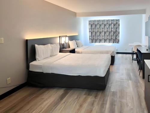 2 queen beds