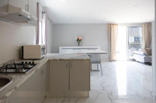 2 bdr cozy apartment in city center, Wifi - LCGR in อัสโซมาดา