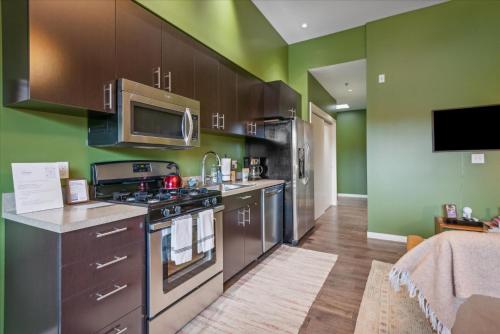 VioletSuitesPDX Boutique Hotel