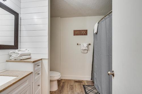 Gatlinburg Townhome with Mountain Views and Pool Access - image 33