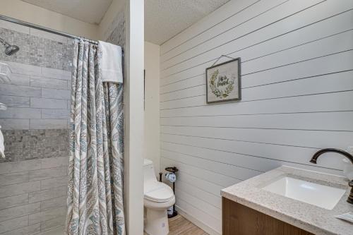 Gatlinburg Townhome with Mountain Views and Pool Access - image 38