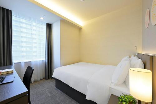 589905258 Holiday Inn & Suites Shin Osaka by IHG