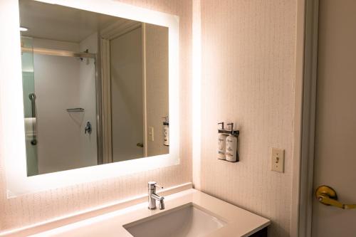 奥克兰机场假日酒店