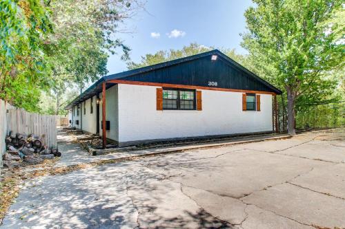 Cozy Home Near Downtown Lawton in Lawton, USA