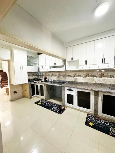 Kitchen, Cerca del divino nino I WiFi I TV in Constanza