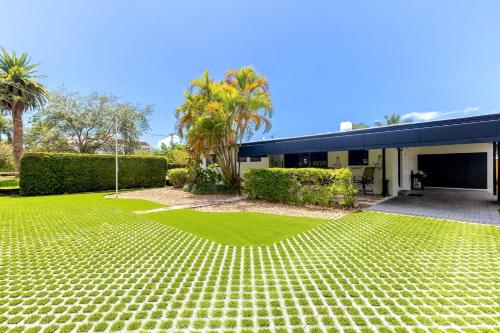 3-Bedroom Modern Waterfront Villa in Fort Lauderdale, USA