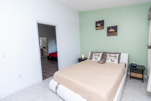 Beautiful Fully Furnished 2-Bedroom Luxury Home in Kissimmee, USA
