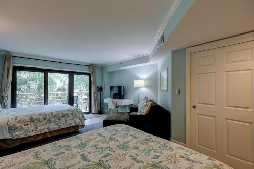 Wonderful Luxury Updated Villamare with Pool Bikes & Beach Gear included - image 2