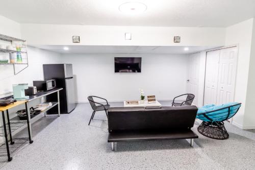 Konyha, Beautiful Fully Furnished 2-Bedroom Luxury Home in St Cloud (FL)