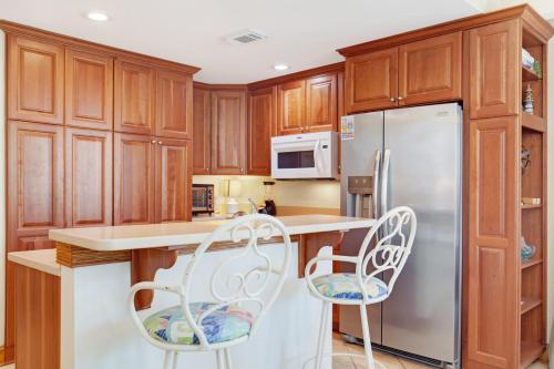 3 Bed Condo Block to Beach 2 Pools Hot Tub 3 Bed Condo Block to Beach 2 Pools Hot Tub