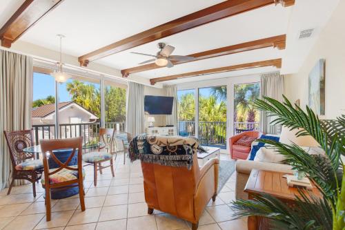 3 Bed Condo Block to Beach 2 Pools Hot Tub 3 Bed Condo Block to Beach 2 Pools Hot Tub