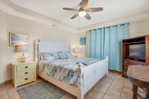 3 Bed Condo Block to Beach 2 Pools Hot Tub 3 Bed Condo Block to Beach 2 Pools Hot Tub