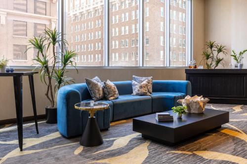 589919345 Kimpton Hotel Palomar Phoenix Cityscape by IHG