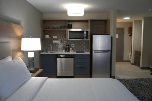 Wichita West Inn and Suites - image 2