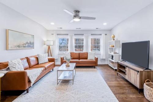 Lavish Flat w King Bed in near DT Food & Shops in Louisville, USA