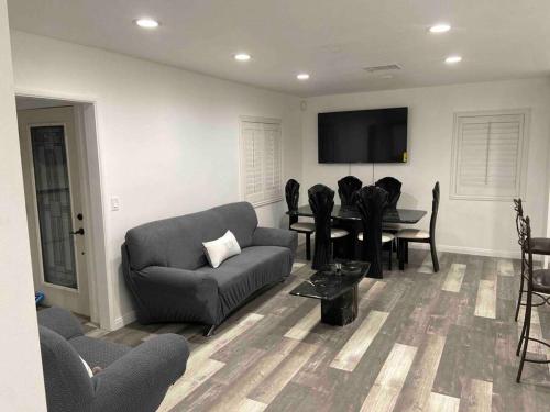 Beautiful 4 bedroom 2 bathroom house in Gardena, USA