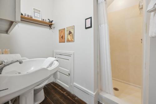 Gallery ArtOff St Parking, Near Forsyth Park