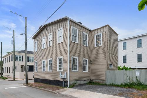 Gallery ArtOff St Parking, Near Forsyth Park