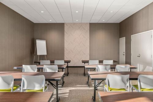 SpringHill Suites by Marriott Menomonee Falls - image 2