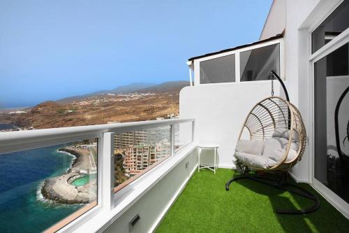 Beachfront Seaview Oasis - Private Terrace & Panoramic Ocean Views 5