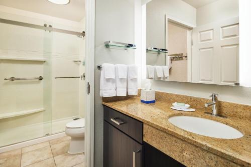 One-Bedroom Suite image 5