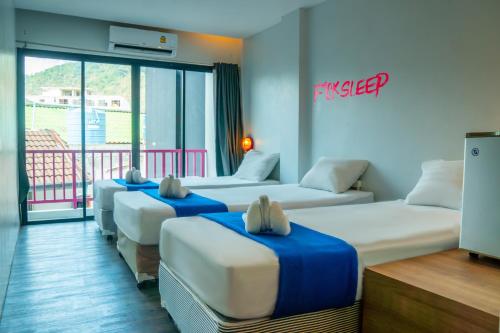 สลัมเบอร์เซิร์ฟ ภูเก็ต หาดกะตะ (Slumber Surf Phuket Kata) in กะตะ