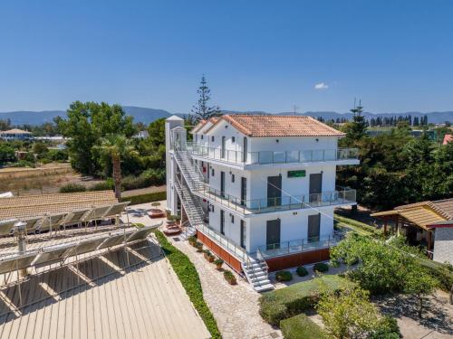 Фасада на хотела, Pettas Apartments in Остров Закинтос