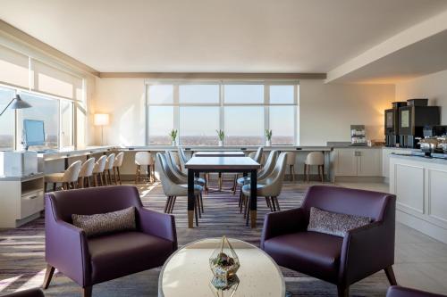 ผับ/เลาจน์, The Westin Chicago Lombard in ลอมบาร์ด (IL)