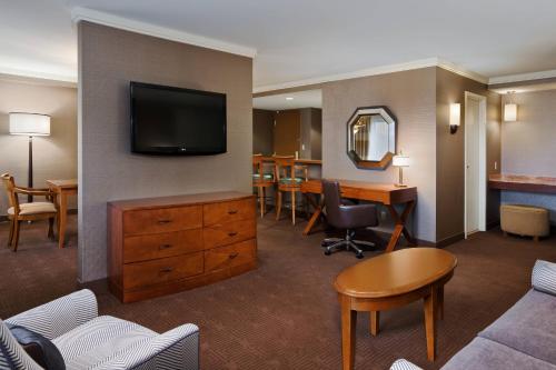 Sheraton Niagara Falls - image 2