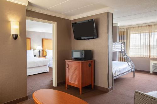 เชอราตัน ไนแองการาฟอลส์ (Sheraton Niagara Falls) in ไนแองการาฟอลส์ (NY)