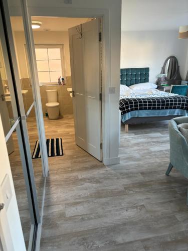 large en suite bedroom for 2 persons No breakfast provided large en suite bedroom for 2 persons No breakfast provided