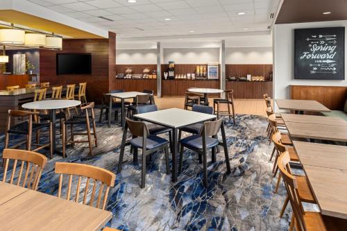 Fairfield Inn & Suites by Marriott Waterloo Cedar Falls - image 10