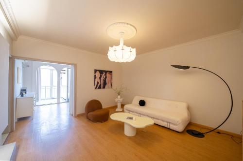 Moli B&B - The Bund Riverview Nanjing East Road 3-Bedrooms with Elevator Apartment Near the subway, Шанхай (фото 10)