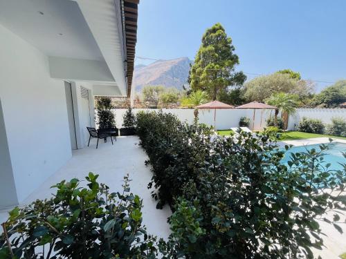 Camera doppia, vista sulla piscina