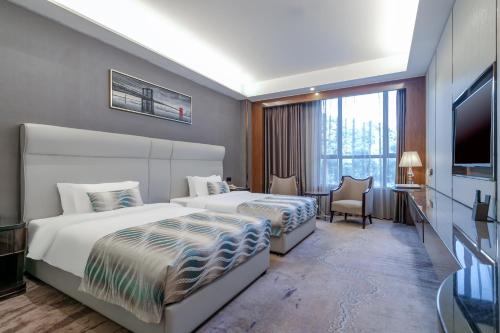Executive Twin Room image 3
