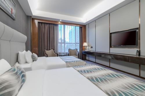 Executive Twin Room image 4