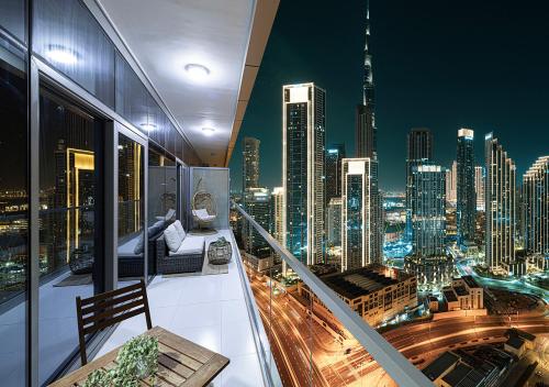 Bright High Floor Apartment in a 5 Star Hotel Resident Tower w Burj View and access to 64th Infinity Pool, Gym, Sauna, Spa, Restaurants, Bars and more, Dubaï
