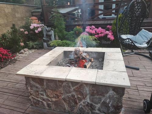 Jardín, Bright cosy house with parking in Prague 22